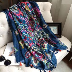 TEMU 1pc 우아한 꽃무늬 프린트 스카프, 180x85cm, 부드러운 따뜻함, 폴리에스터, 직사각형, 태슬 트림, 여성용, 모든 계절 사용, 장식용 해변 샤울