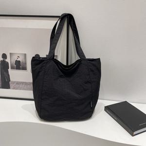 TEMU 여성용 대용량 나일론 토트백 - 일상 숄더백 지퍼 클로저, 베이지/내구성 강한 나일론 소재, 업무·여행·쇼핑용 핸드워시 가능한 여성 가방|테무쇼핑|토트백