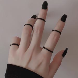 TEMU 5pcs 힙합 스타일 스태킹 링 남성과 여성에 적합한 스테인레스 스틸로 만든 간단한 블랙 밴드 일치 일일 의상 파티 액세서리 너클 링
