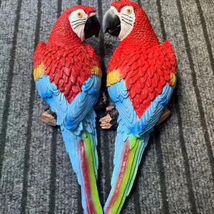 TEMU 2pcs 화려한 빨간색 및 파란색 맥아우 파로트 레진 벽 예술, 자연 주제 야외 정원 장식, 풍성한 녹색 잎으로 완벽한 마당, 잔디, 또는 가정 장식, 정원 벽 예술 | 예술적인 새 디자인 | 내구성 있는 야외 조각, 파로트 장식