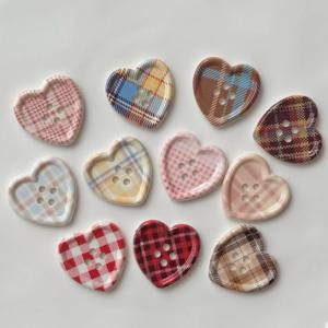 TEMU 10/30/50/100개의 화려한 체크무늬 하트 버튼 팩 - DIY 공예, 의류, 신발 및 액세서리용 사랑 디자인 - 튼튼한 플라스틱, 수제 프로젝트, 헤드웨어 및 폰 케이스, 옷 버튼에 완벽함