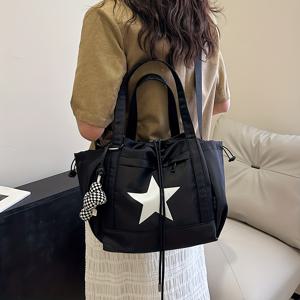 TEMU 대용량 나일론 토트백 조절 가능한 스트랩 - 학교, 출퇴근, 여행용 캐주얼 숄더 & 크로스바디 백 - 흰색 별 디자인의 블랙, 끈으로 닫는 폴리에스터 안감, 여행용 토트백