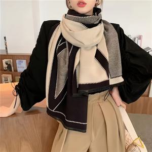 TEMU 겨울과 가을을 위한 따뜻하고 부드러운 디자인의 패션 스카프, 귀여운 프린트와 기하학적 색상 블록 디자인으로 멋스럽고 세련된 스타일을 연출합니다.