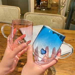 TEMU 2pcs 그라데이션 커플 유리 컵 - 핑크색 1개, 파란색 1개, 하트 패턴, 재사용 가능, 세척기 안전, 차, 우유, 주스에 적합 - 이상적인 크리스마스/부활절/발렌타인데이 선물 및 홈 데코