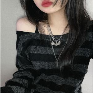 [얇은봄니트/여리여리????????]허그미 원 오프숄더 스트라이프 루즈 니트