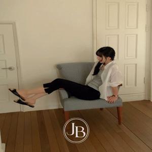 3OA0858NN_[JUST BETTER] 오드리 슬릿 스판 카프리 팬츠