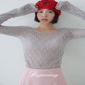 [MADE]레이스 스쿠프넥 티셔츠 (2color) (하객룩 살안타템 여름하객룩 여름긴팔 출근룩 티셔츠 하객 여름 기본티 썸머)
