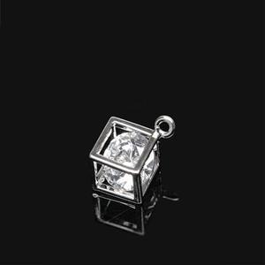 비즈아이 [7186-04]큐빅펜던트 큐브 8mm OR/Crystal ,1개