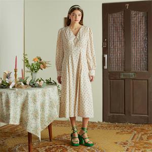 [일루스트리스일루전] IVORY ROSE PIPING DRESS