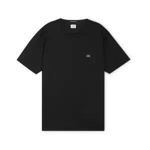 CP컴퍼니 남성 로고 패치 블랙 반팔티 18CMTS087A 006374G 999