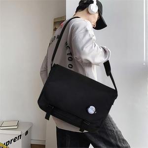 [라일리] Rly 남자여자 무지 심플 뱃지 메신저백 크로스백 학생가방  9604180)