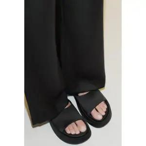 [정품] 자라 여자슈즈 데일리 로우힐 하이힐 편한신발 ZARA 새틴 청키 샌들