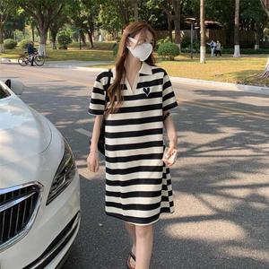 폴링 스트라이프 반팔 카라 원피스_d