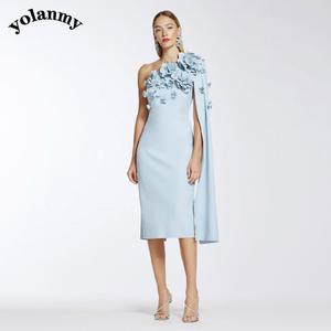 YOLANMY 세련된 와이드 웨이스트 신부 원피스, 3D 꽃, 무릎 길이, 한 어깨 케이프 가운,