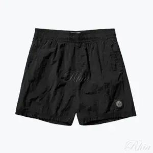 스톤아일랜드 25SS B100006 나일론 메탈 인 에코닐 쇼츠 K1S15 S0043 V0029 포켓 디테일 슬림 핏 쇼트 스