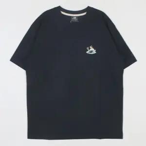 뉴발란스 UNI NB BOY 보드샵 반팔티 NBNEFCO243-59