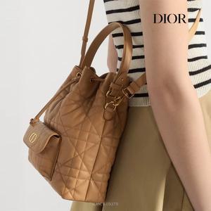[블랑앤꼴레뜨]  25SS 라이트골드 양가죽 카로 스몰 버킷백  DIOR AS보증)
