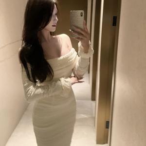 여성 세련도도녀 봄 원피스 일자어깨 슬림핏 랩 미디 스커트 오프숄더 OOTD1