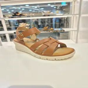 LAVINA 여성 키높이 샌들 K2976042RB 탄