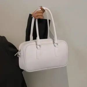 [에이투지]여성 핸드백 직장인 회사원 오피스룩 코디 데일리백 (19141679)