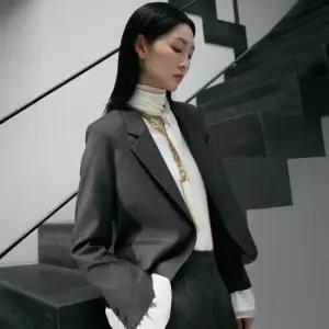 르네크루 25FW 울100% 크롭 재킷