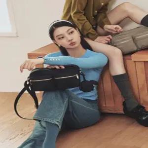 헤지스 액세서리 24FW [스테디셀러] [여행] 블랙 나일론 미니 크로스백 (키링 파우치 set) HJBA4FE42BK