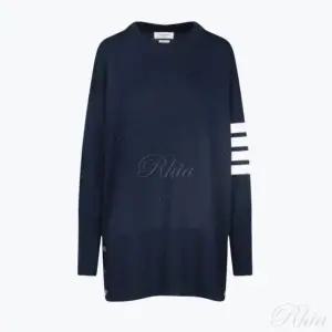 톰브라운 오버핏 크루넥 4 바 스트라이프 니트 FKA342A Y1002 415