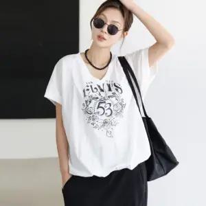 브이넥 바스락 레터링 티셔츠 KN146