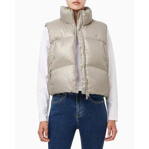 [파주점][Calvin Klein Jeans][캘빈클라인진]CK진여성 크롭 글로시 커브드 퀼팅 다운 베스트(J225430-PCF)