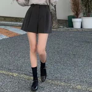 이프 데일리 투핀턱 하프 슬랙스 여름 여성 데일리룩 데이트룩