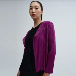스트라이프 그레인 플리츠 가디건_EPCDF124002