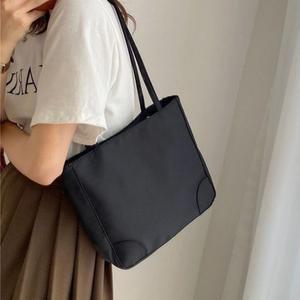 나일론보호백 스퀘어 쉐입 데일리 블랙숄더백 85-G
