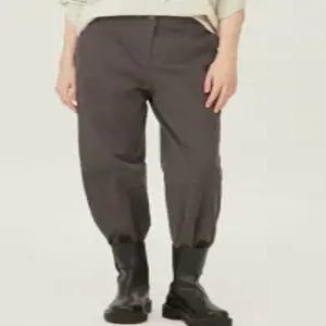베네통/애플아울렛/백 밴딩 일자 면 팬츠/BAPT60361