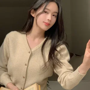 헤이드 클래식 브이넥 니트 가디건 봄 가을 데일리룩 데이트룩