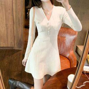 플레어라인 브이넥 플레어라인 파티룩 연말모임원피스 슬림핏 니