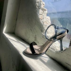 린넨 포인트 블랙 메리제인 힐 (9cm)