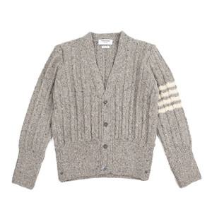 톰브라운 트위스트 케이블 클래식 브이넥 가디건 MKC486B-Y1506 055 (LIGHT GREY)