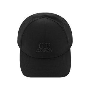 [CP컴퍼니][국내/당일]25SS 18CMAC147A 005904A 999 CP컴퍼니 크롬 R 로고 블랙 볼캡