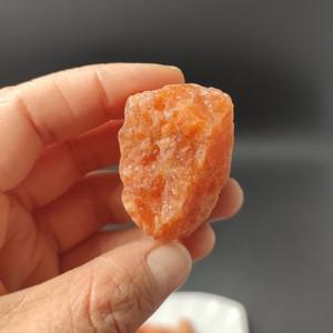 1pc 천연 Sunstone 원시 돌 거친 석영 크리스탈 에너지 미네랄 표본 홈 장식 2-4cm