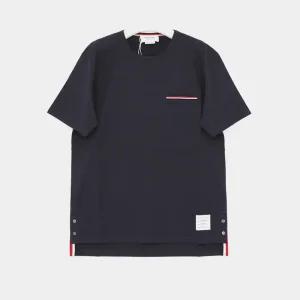 톰브라운 25SS 포켓 삼선 클래식 크루넥 반팔 남성 티셔츠 MJS010A 01454 415