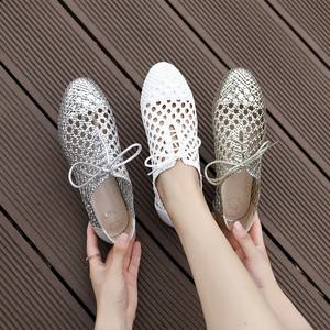 여성 플랫 방지 펀칭 소프트 샌들 단화 엄마룩 가죽 미끄럼 빅사이즈 심쿵