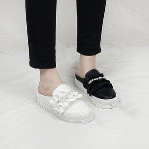 [디아]미엘 국산 진주 큐빅 프릴 통굽 키높이 뮬 블로퍼 5cm
