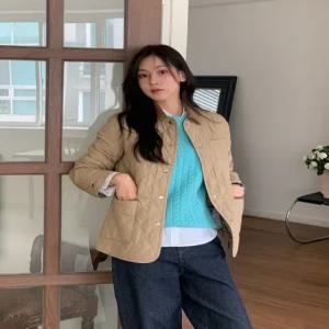 헤지스 여성 24FW [역시즌세일]체크 안감 숏 퀼팅 점퍼 베이지 HSJU4DC91I2