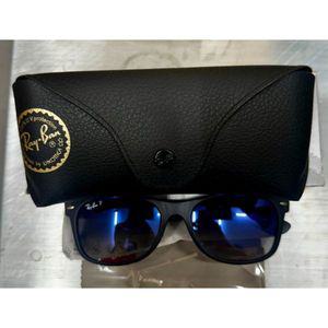레이밴 RB2132 뉴 웨이페어러 선글라스 매트 블랙 편광 블루 그라데이션 그레이 55mm 4728597