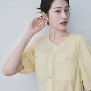 [케네스레이디](대구신세계)라운드넥 버튼 블라우스(장다아 착용) EWBLPE0100