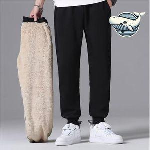 겨울 따뜻한 조거 팬츠 남성용 폴라폴리스 방한 남자바지