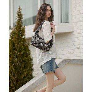 [갤러리아] LAP GLEAM HOBO BAG AR7AB421
