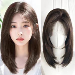 매일 사용을 위한 합성 밥 가발 코스프레 레이스 프론트가 있는 스트레이트 레이어드 가발 8자리 앞머리가 있는 노화를 줄이는 달콤한 가발
