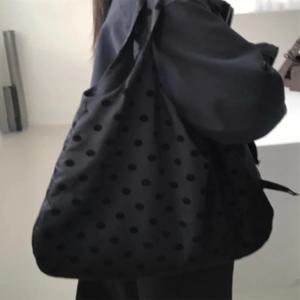대용량 폴카 도트 숄더 핸드백 세련된 다목적 레트로 일본 streetwear SEI 도트 가방 꽃 트렌드 여름 새 가방
