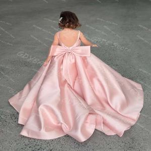 활과 결혼식을위한 핑크 꽃의 소녀 드레스 등이없는 브러시 기차 첫 성찬식 Frock 맞춤 Pleated 새틴 미인 대회 파티 가운